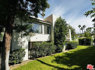 325 E Via Escuela Unit 322, Palm Springs, CA 92262