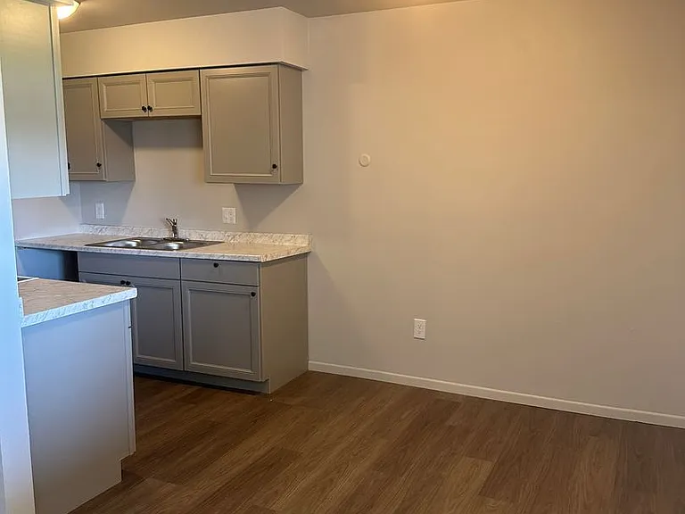 400 W Columbus Rd — Photo 1