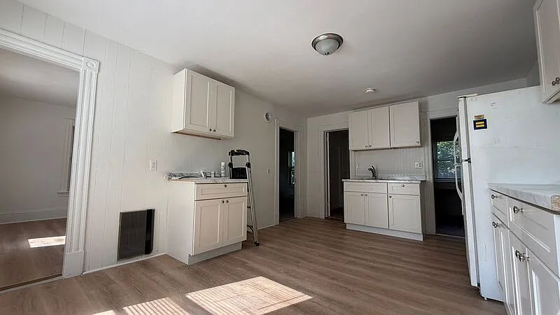 2 bed, 1.0 bath, $1,650 — Photo 2
