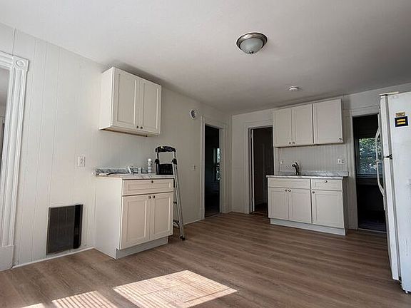 2nd image of 11 Fowler St APT 2