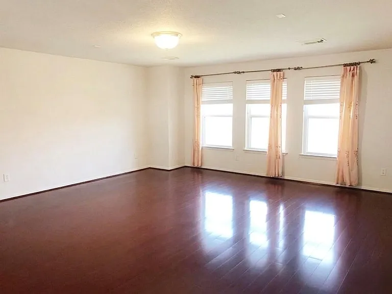 2032 Creek Shore Ln — Photo 6