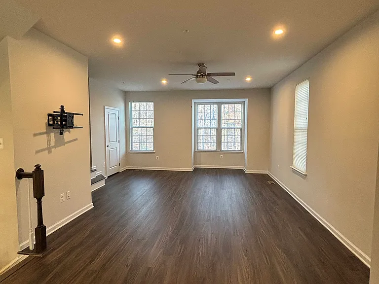 2976 Cornfield Ave — Photo 41