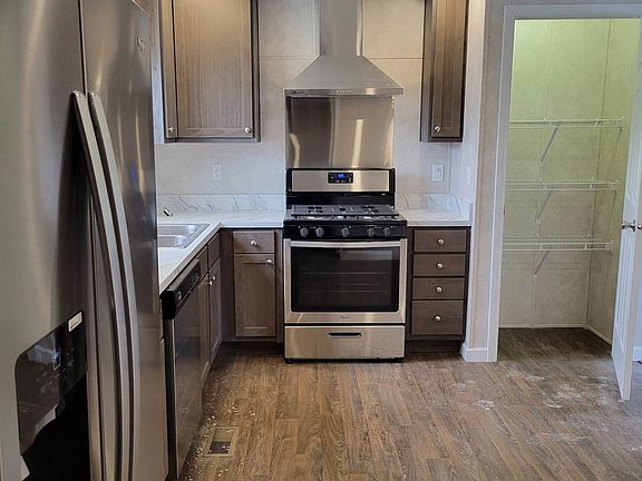 2nd image of 38000 Le Chateau Blvd #595