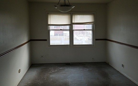 3rd image of 19011 Willow Ave