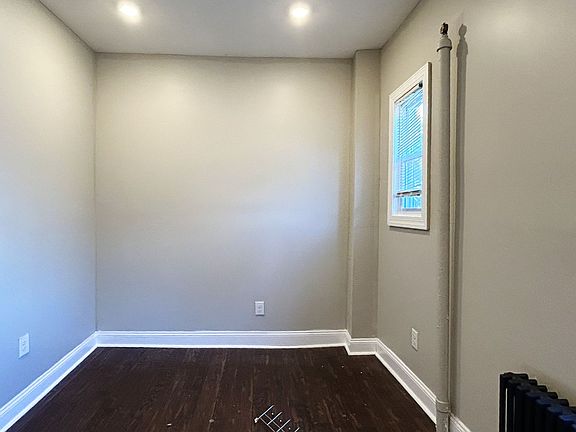 4th image of 23 Seidler St #37E