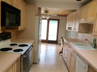 55 Farnum Rd, Warwick, RI 02888