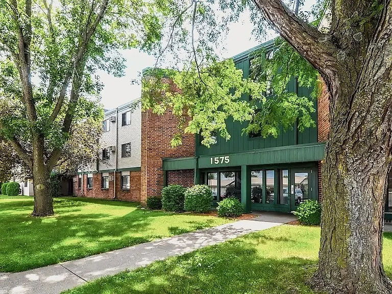Fairway Woods Apartments — Photo 7