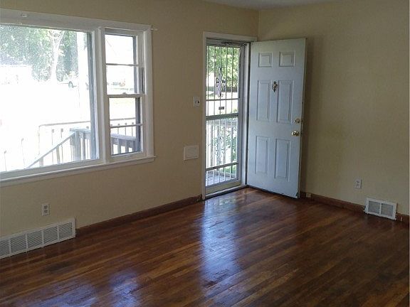 2nd image of 568 Woodside Ave