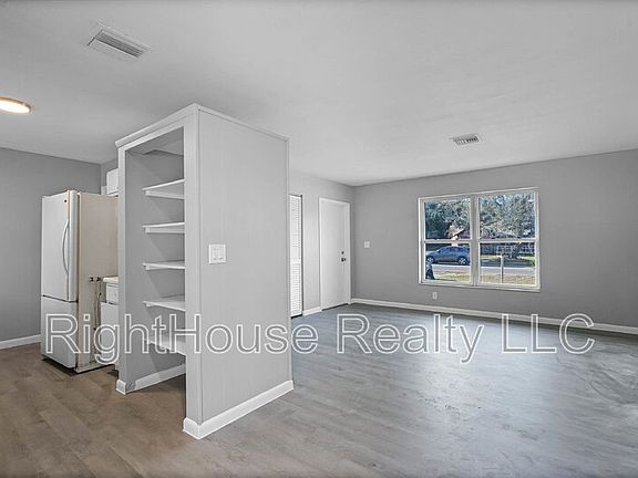 5th image of 1533 N Normandy Blvd
