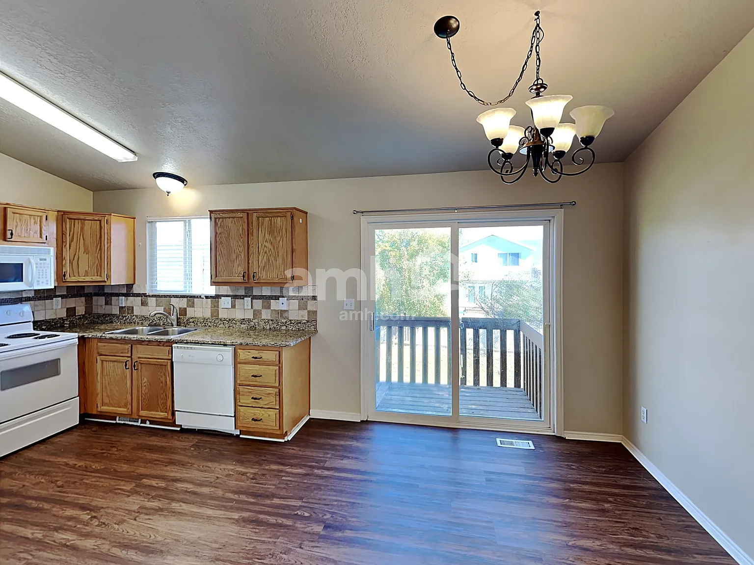 4 bed, 2.0 bath, 1550 sqft, $2,280 — Photo 4
