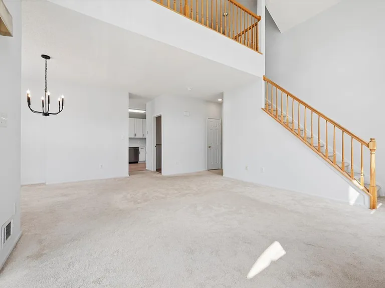 82 Hancock Dr — Photo 6