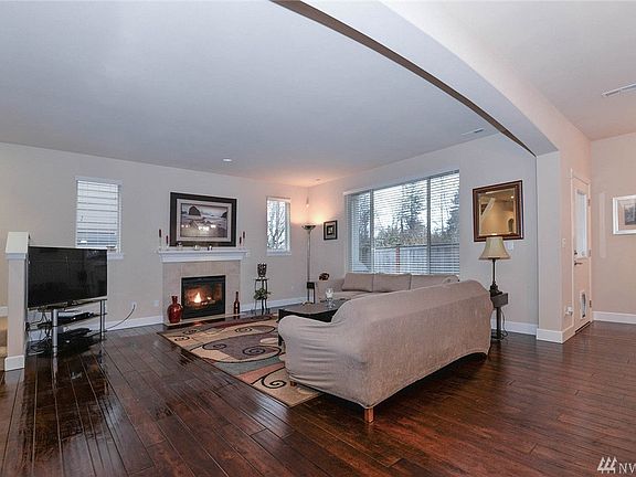 4th image of 9944 1st St NE