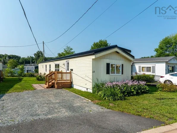 23 Brook St, Middle Sackville, NS B4E 1B7