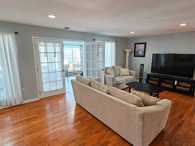 702 Newell Ave — Photo 23