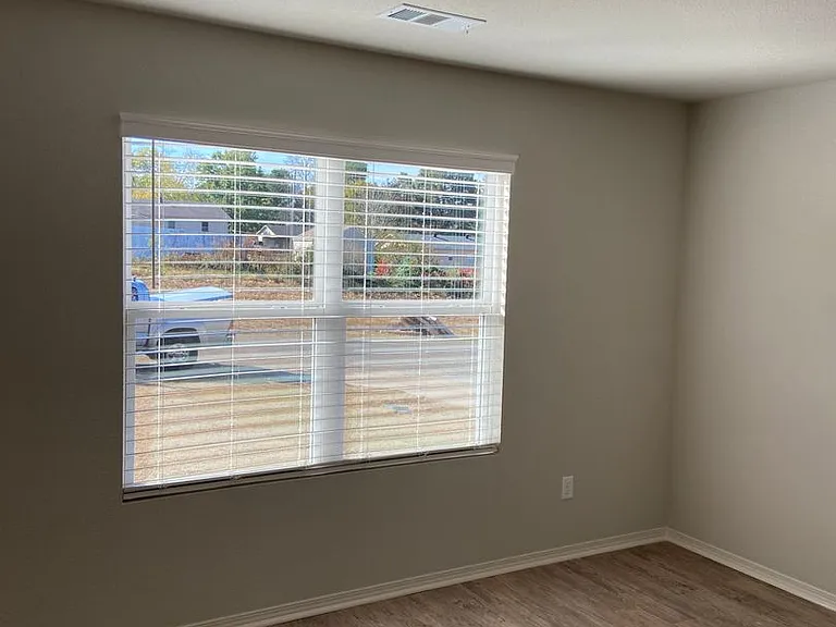 2509 Grand Ln — Photo 4