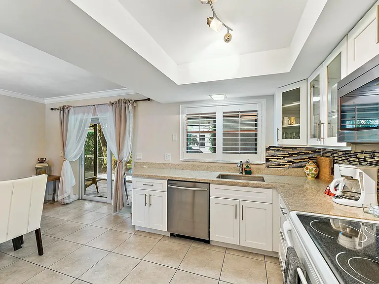 3036 Park Ave — Photo 10