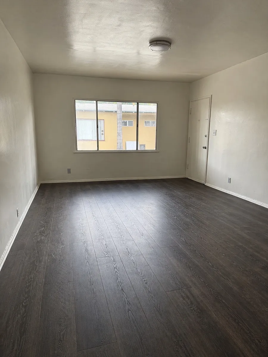 Building Photo - 1184 W 39th St #6