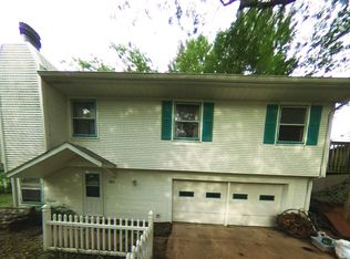 2817 Hiawatha Rd, Cedar Falls, IA 50613