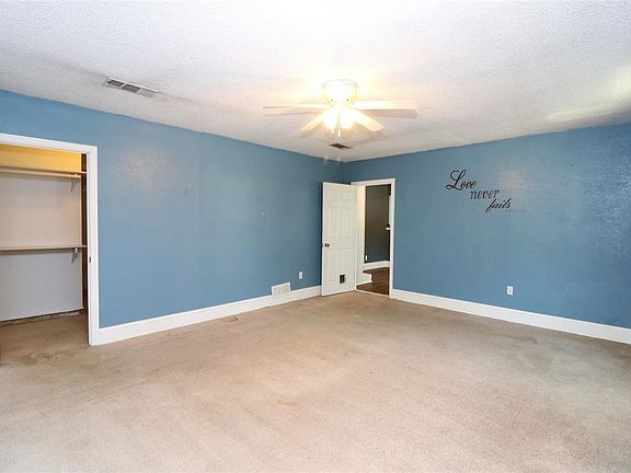3rd image of 817 Chaparral Ln