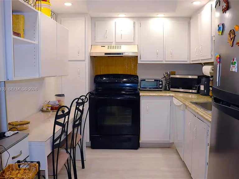 900 Saint Charles Pl #316 — Photo 22