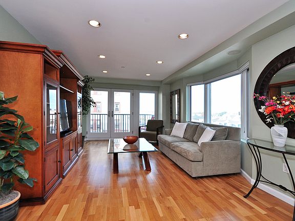3rd image of 220-230 West Broadway