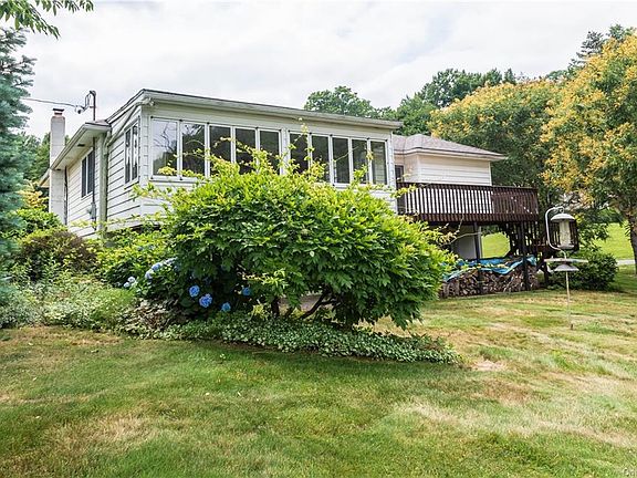 4th image of 1 Bartlett Ln