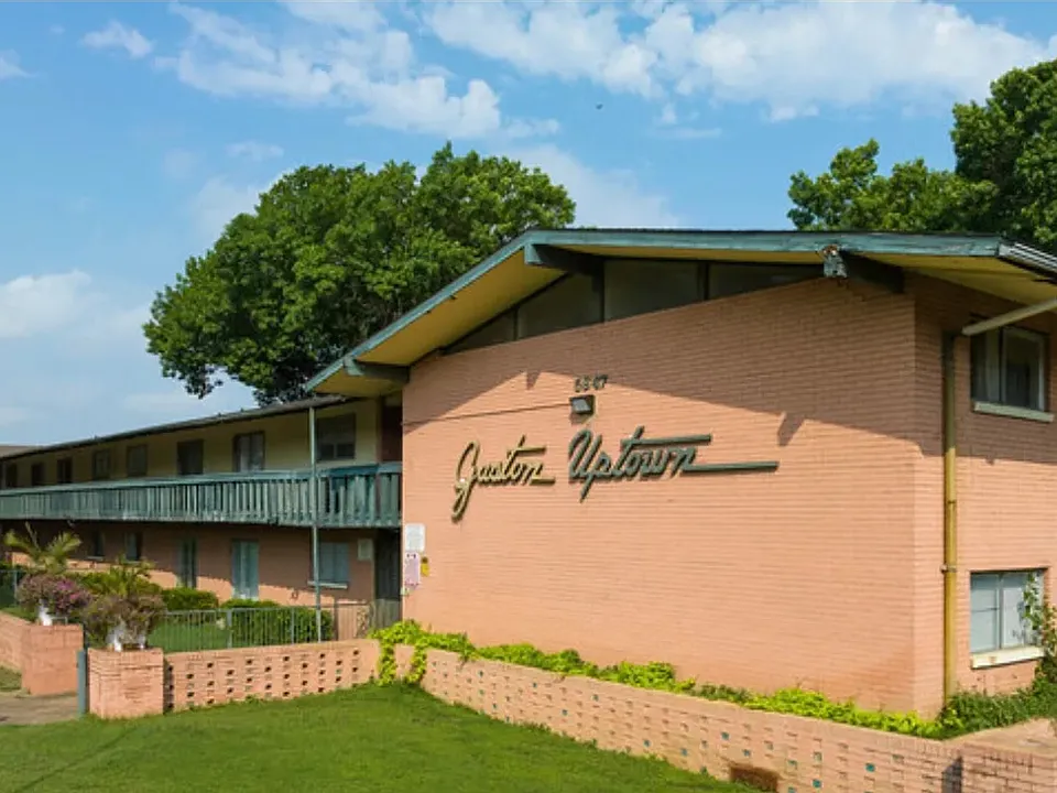 5646 Gaston Ave #105