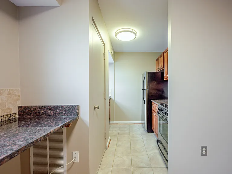 430 N Armistead St #303 — Photo 4