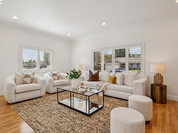 5th image of 3172 Riviera Way