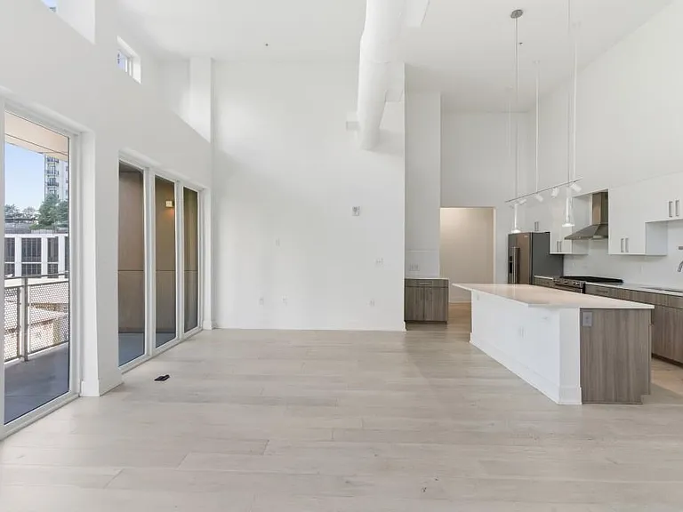 775 Juniper St #619 — Photo 8
