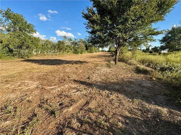 Crennan Ln, Hearne, TX 77859