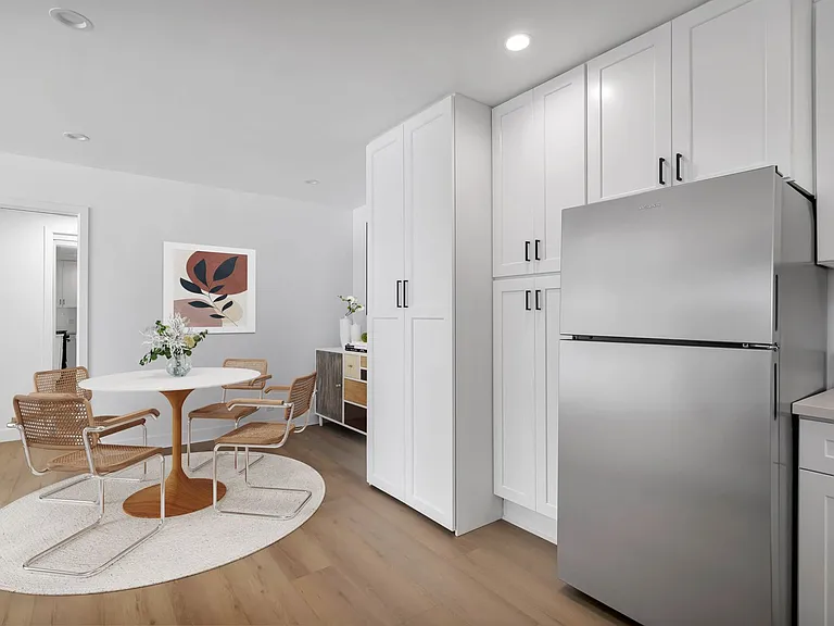 Green Hill Apartments — Photo 19