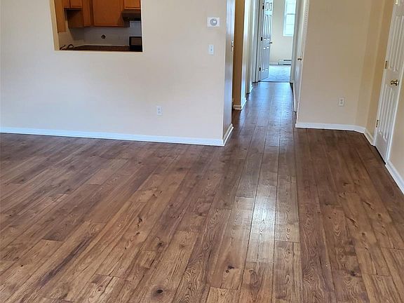 4th image of 75 Pipetown Hill Road