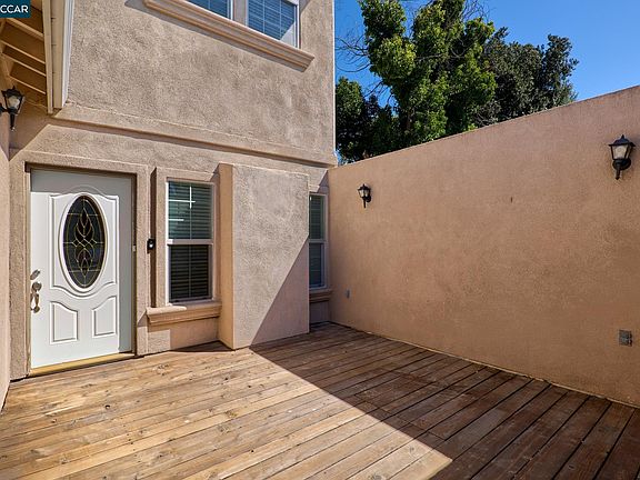 3rd image of 2841 Sunset Ln