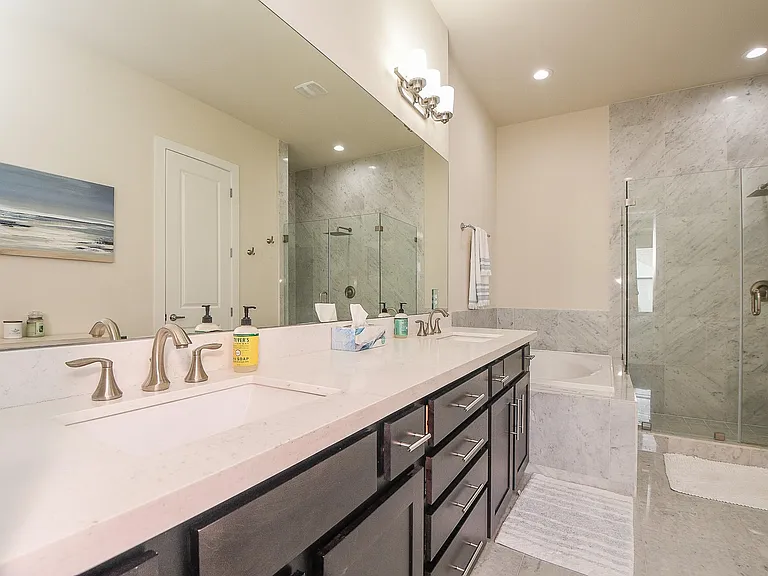 1204 Fowler St — Photo 16