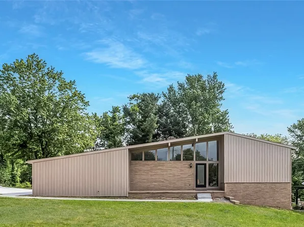 200 Centerwood Cir S, Uniontown, PA 15401