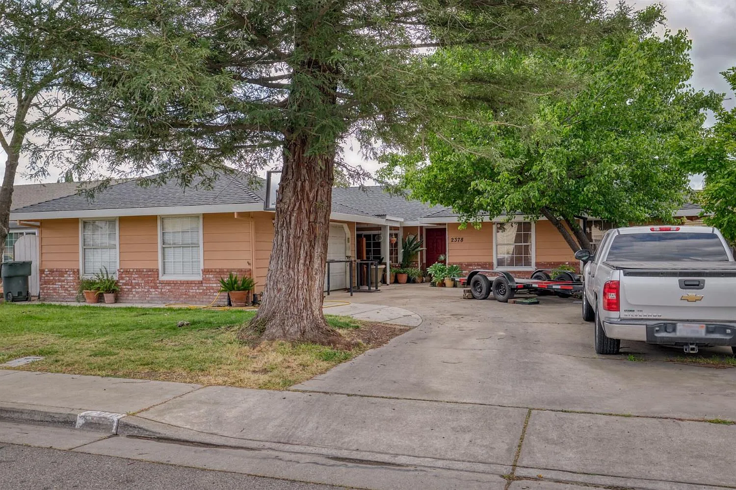 2378 Suncrest St photo 1