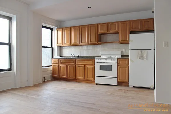 Rented by aptsandlofts.com | media 1