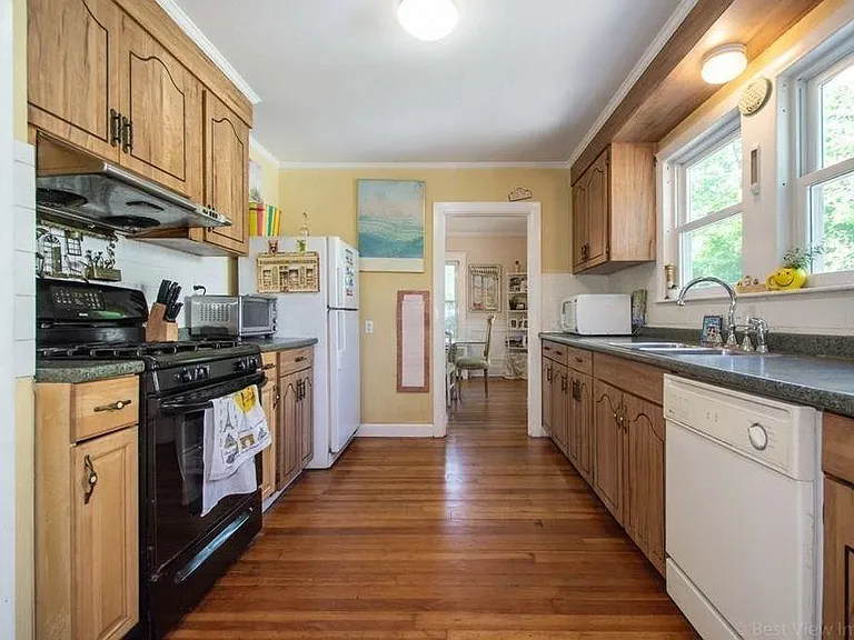 676 Worcester St #1BLUEROOM — Photo 4