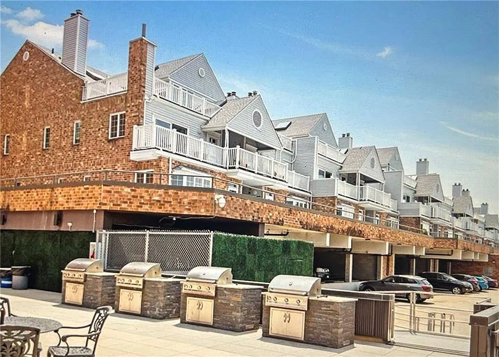 50 Columbus Ave — Photo 3