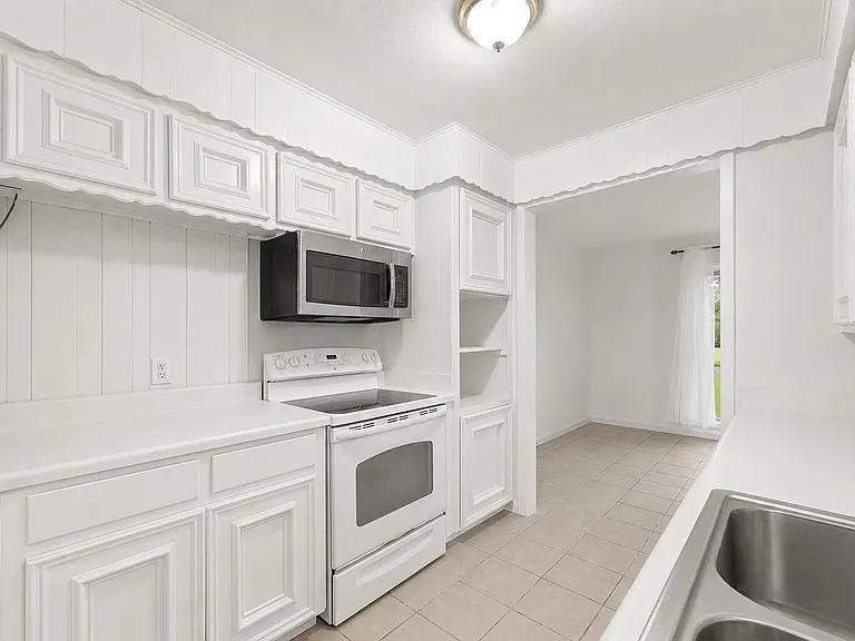 746 Fawn Dr — Photo 3