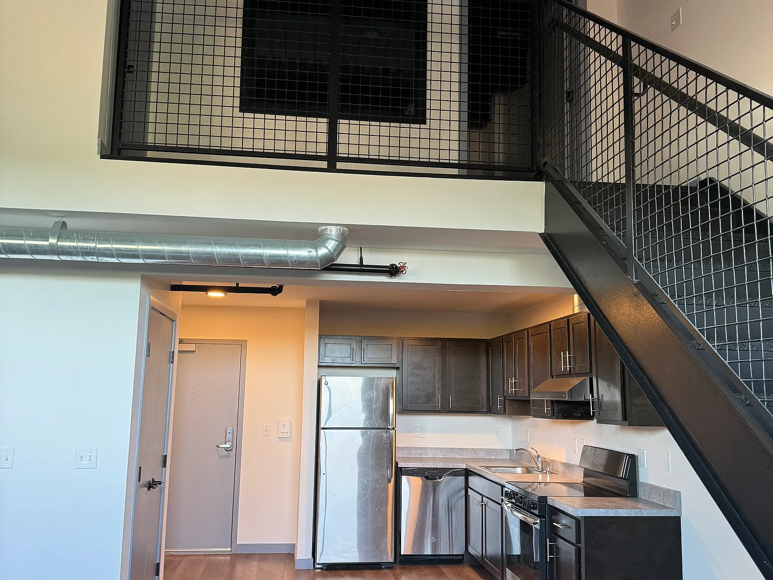 2 bed, 893 sqft, $2,343 — Photo 2
