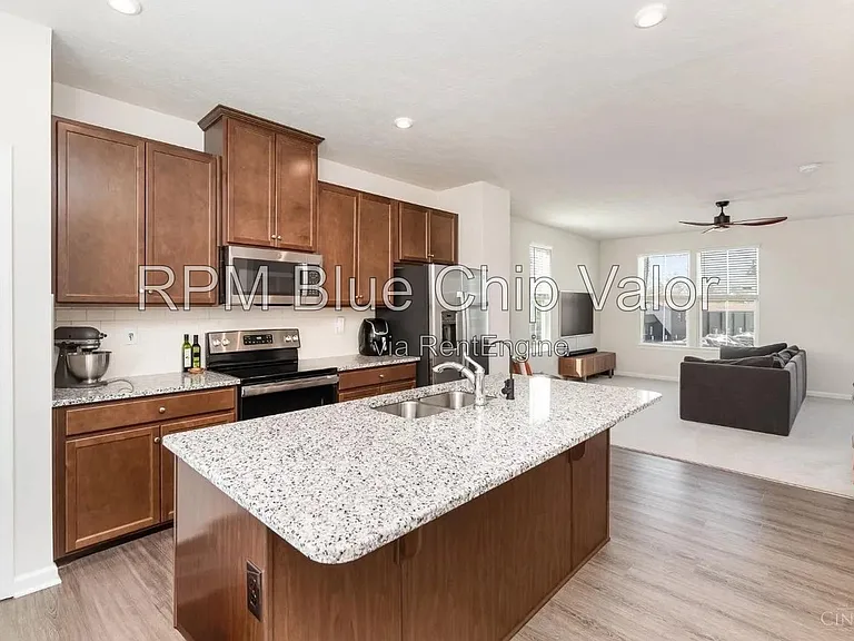 14 Wentworth Ln — Photo 4