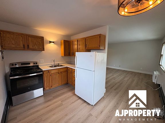 4th image of 615 W 15th St APT 3