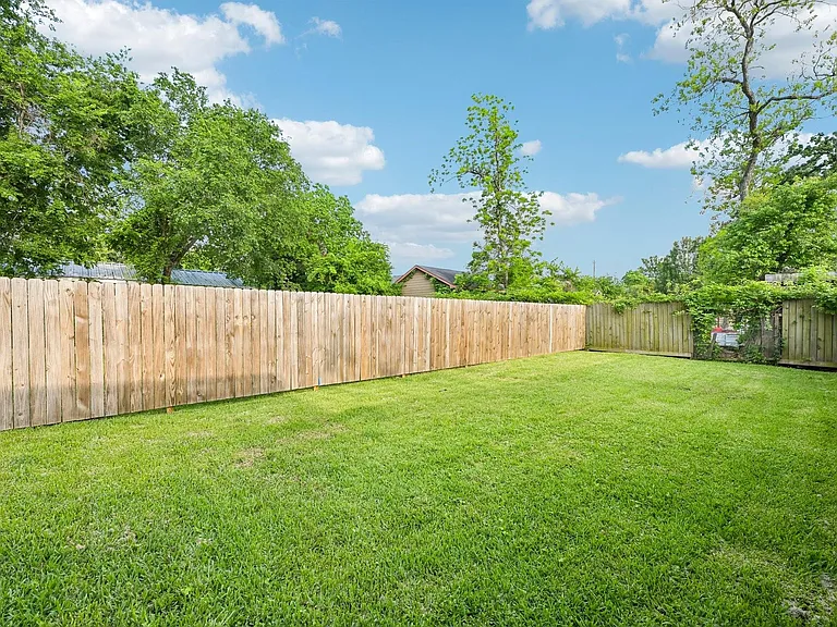 210 Garrotsville St — Photo 31