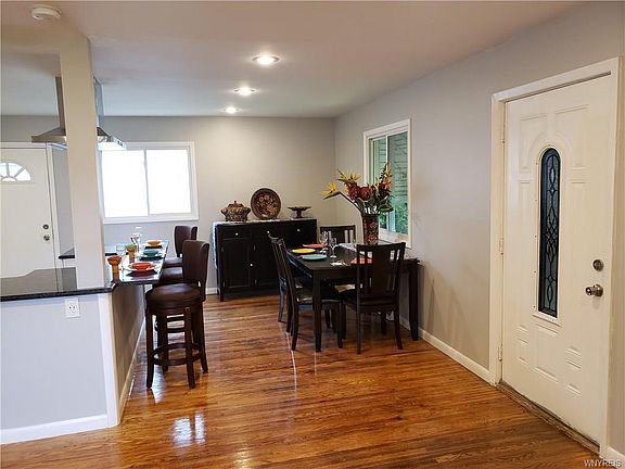 5th image of 379 Emslie St