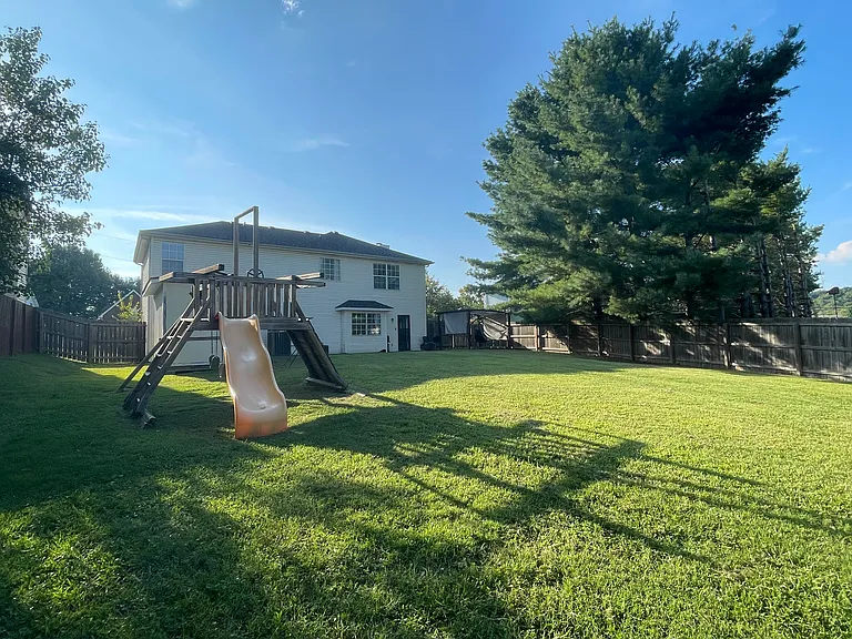 4004 Arnst Way — Photo 21