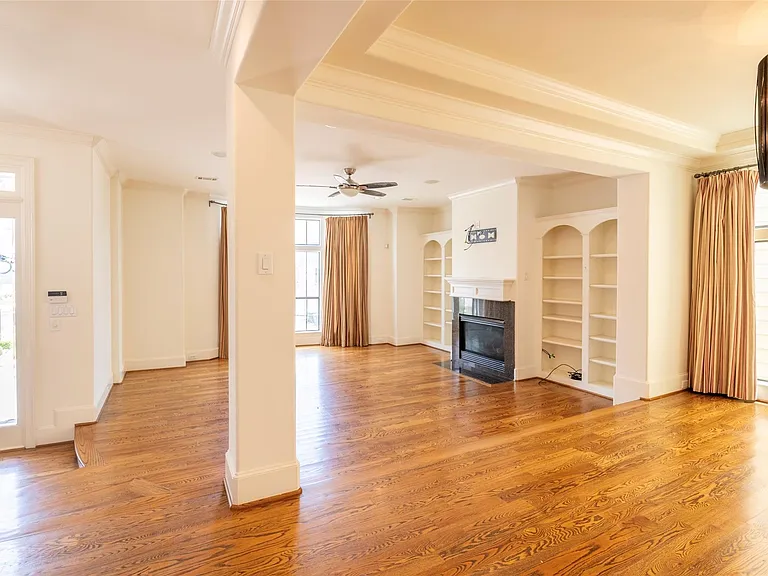 4233 Childress St — Photo 13