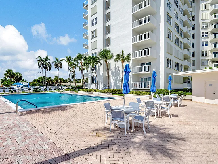 2600 N Flagler Dr #911 — Photo 41