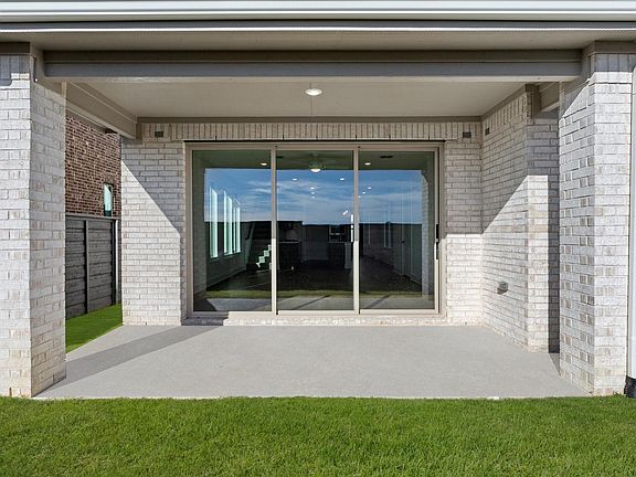 1124 Amaryllis Lane